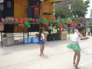 niño bailñando samba.jpg