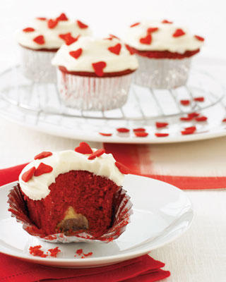 red-velvet-cupcakes_slideshow_image.jpg